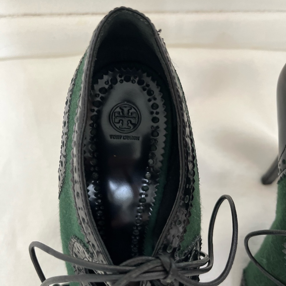 Tory Burch Green and Black Lace-Up Pointed Toe Heels - Picture 5 of 12